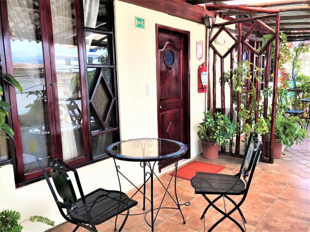 Casa del Lago Lodging House Puerto Ayora  Exterior foto