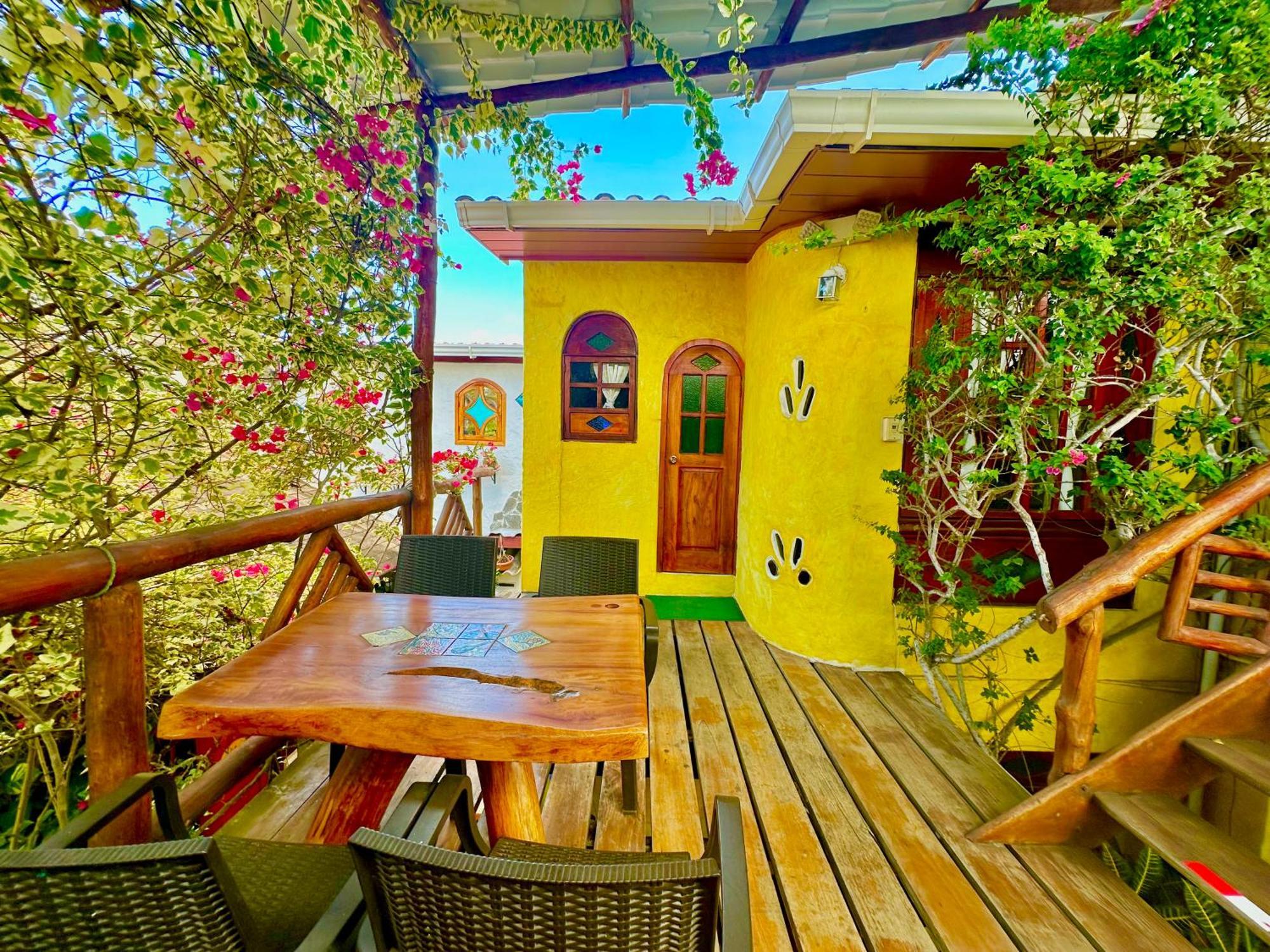 Casa del Lago Lodging House Puerto Ayora  Exterior foto