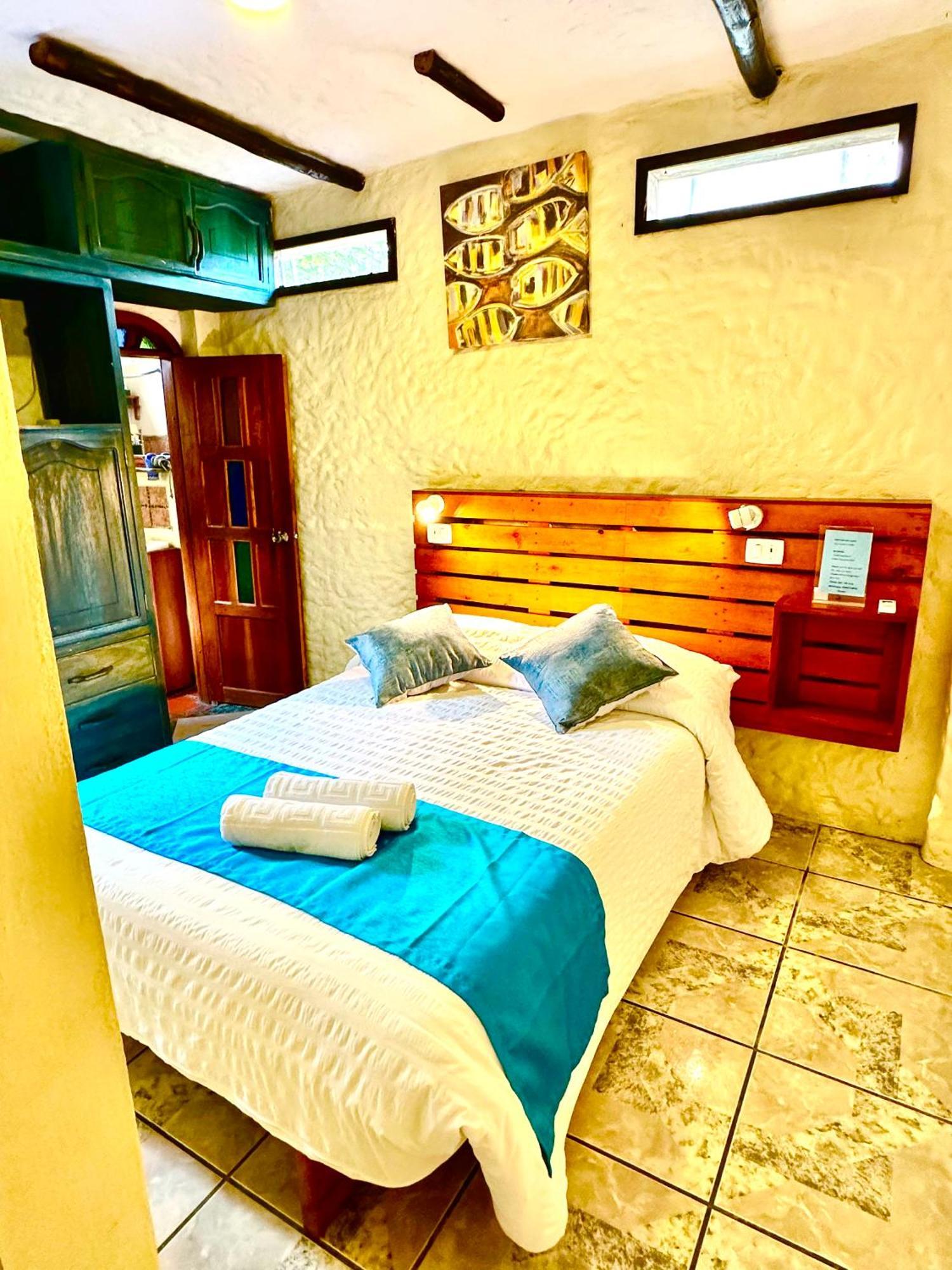 Casa del Lago Lodging House Puerto Ayora  Exterior foto