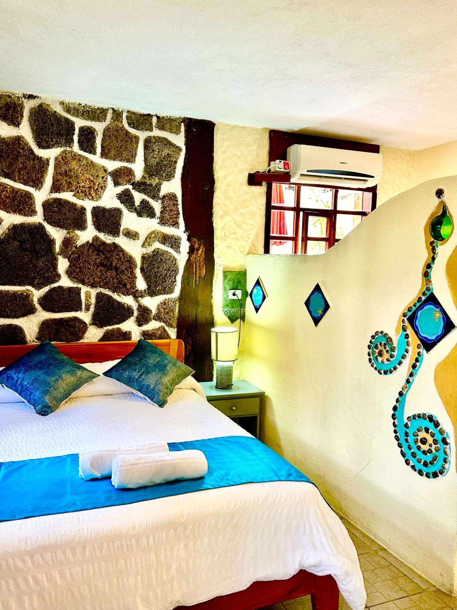 Casa del Lago Lodging House Puerto Ayora  Exterior foto