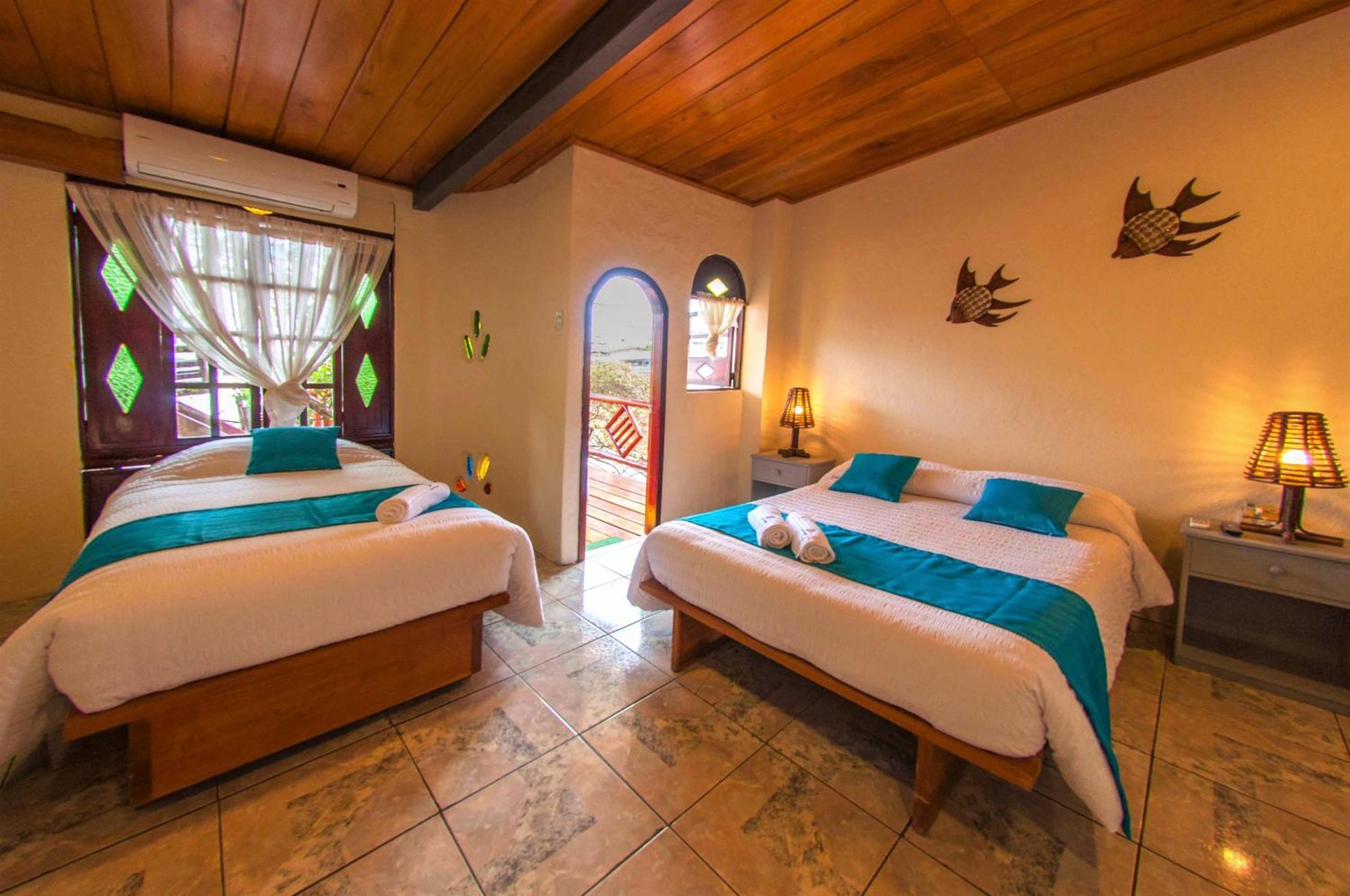 Casa del Lago Lodging House Puerto Ayora  Exterior foto